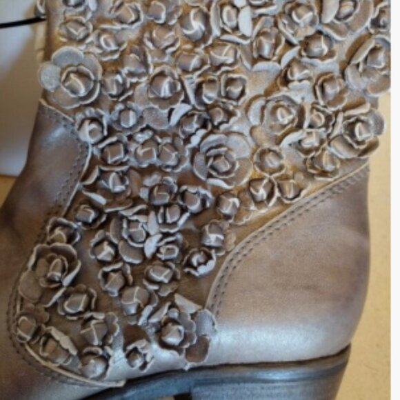 western flower boot, pewter, all leather rubber sole new in box 5.5, 6 - Picture 2 of 5